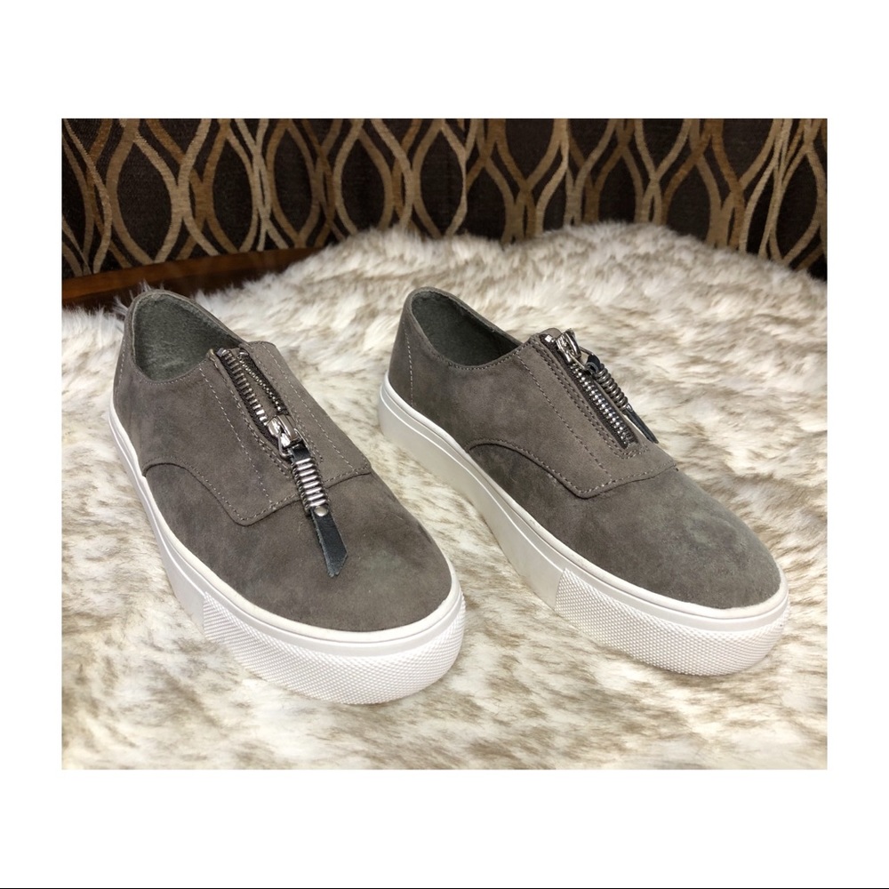 MADDEN GIRL SNEAKS NEVER WORN